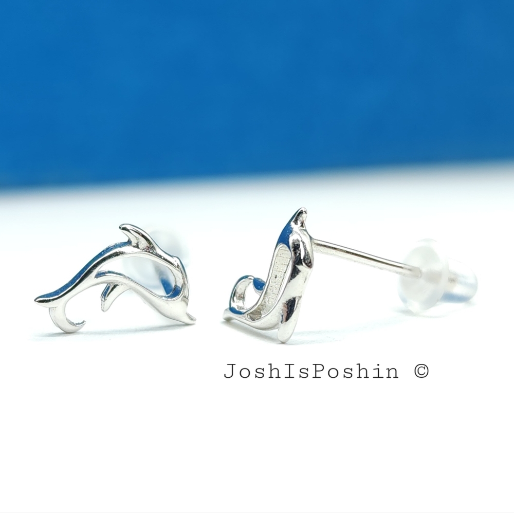Dolphin Stud earrings in 925 sterling silver